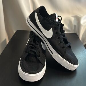 Nike Canvas Shoes W 9